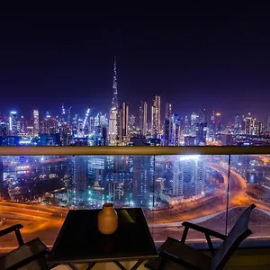 https://royal-club-by-rvhr-paramount-tower-b-business-bay.dubaihotelsoffers.com